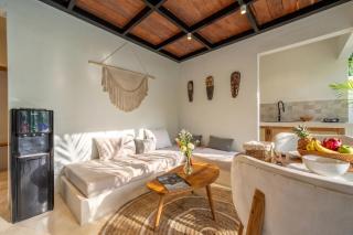 Sarang Apartments - Rice Field Views Stay in the Heart of Ubud - 4