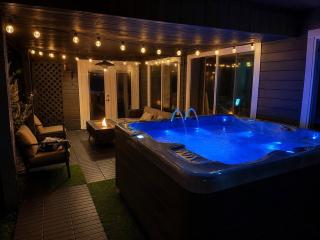North Van Getaway with 3BR, Hot Tub and Huge Backyard - 5