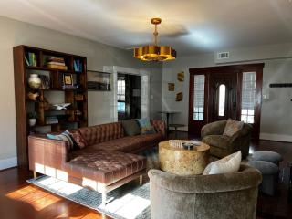 Vintage Cozy House in Center of Montrose - 0