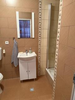 Apartament cu 2 Camere cu Băi Private Bucatarie Comună - 1