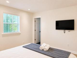 Outerlincoln Retreat - 3BR 2,5BA Newburgh Home - 1