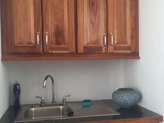 Ancella's Garden Apartment-Beach-5min Drive, 1 hr Montego Bay, 25 mins Ocho Rios, Continental Breakfast - Runaway Bay - 4