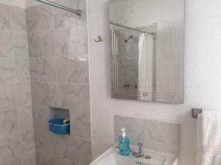 Ancella's Garden Apartment-Beach-5min Drive, 1 hr Montego Bay, 25 mins Ocho Rios, Continental Breakfast - Runaway Bay - 5