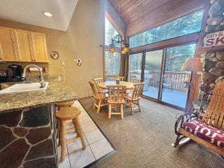3BR Ski-In/Ski-Out Townhome | In-Unit Sauna - 7