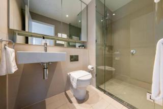 High Rise Harbour Views 2BR Pool Parking & Balcony - 8