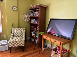 Tranquil one bedroom in beautiful North Riverdale - 3