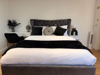 Gatwick LUXURY STUDIO FLAT - 9