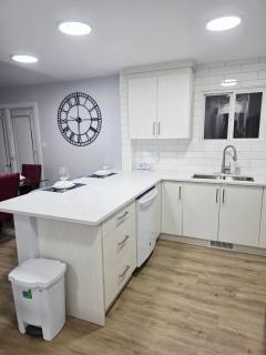Sleek Family Friendly Home near WEM - 6