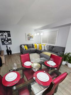 Sleek Family Friendly Home near WEM - 7