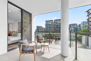 Bright & Spacious 1BR Apt with Balcony & Car Park! - 7