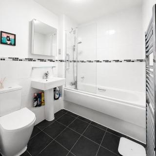 Colourful modern 2b2b flat with garden in Trumpington, Cambridge - 9