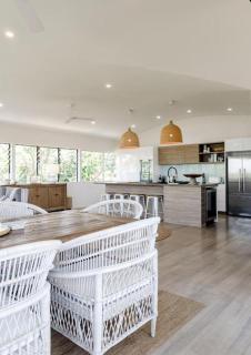 Luxe Beach House at Sunshine - 4