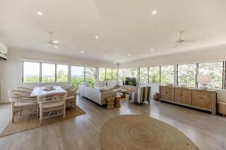 Luxe Beach House at Sunshine - 1