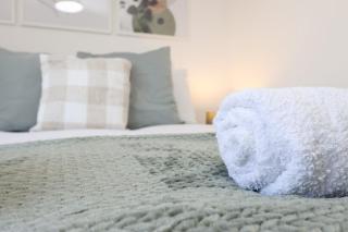 2BR, Free-Parking, Contractor &Holiday, Sleeps 6 - 3