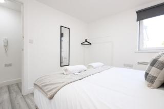 2BR, Free-Parking, Contractor &Holiday, Sleeps 6 - 2