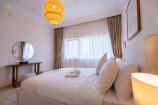 Al Raha Grand 4BR Chic Family Haven Escape - 2