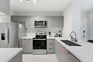 Aventura 2 Bd 2 Ba The Yacht Club 8-108 - 2