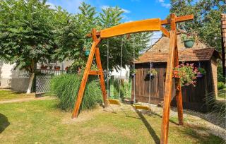 Gorgeous Home In Ferdinandovac With Wifi - 1