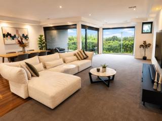Melbourne Beachfront Residence with Panoramic Views - 7
