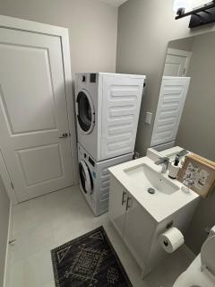 Cozy & Peaceful 2 Bedrooms Basement Suite - 7