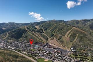 Perfect PC Location - Walk to Ski Lift & Main St - 0