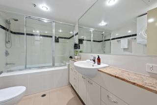 Central City Apt with King Bed, Pool, Gym & WiFi - 3