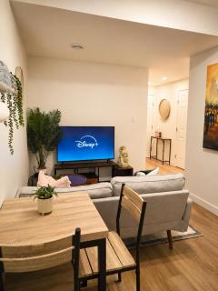Modern Private Suite - 1BRM- Close to West Edmonton Mall - 9