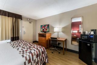 Red Roof Inn Morton Grove - 1