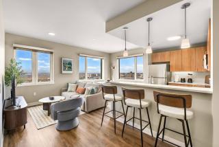 Jackson-Luxury 2BR Suite 20 mins to Midtown NYC - 0