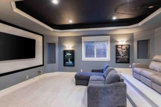 Farmington Oasis-Views Space & Comfort - 7