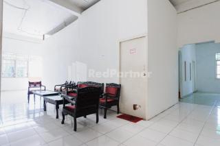 Ombai Guest House 27 Syariah Mitra RedDoorz - 7