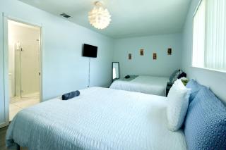 Sleeps 8, 10-15mins to Strip, Fremont, or Airport - 5