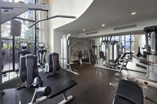 EQ Tower 2BR with Rooftop Garden, Pool & Gym in the Heart of Melbourne CBD - 7