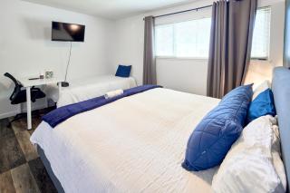 Sleeps 8, 10-15mins to Strip, Fremont, or Airport - 1