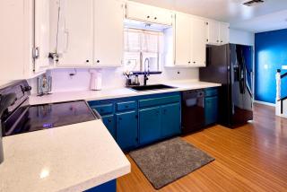 Sleeps 8, 10-15mins to Strip, Fremont, or Airport - 6