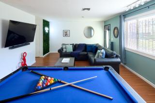 Sleeps 8, 10-15mins to Strip, Fremont, or Airport - 5