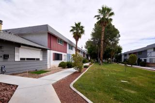 Sleeps 8, 10-15mins to Strip, Fremont, or Airport - 8