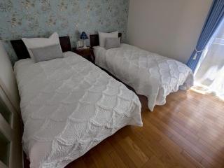 Yellow House - 7