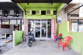 RedDoorz at Jalan Bangau Palembang - 4