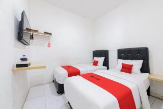 RedDoorz at Jalan Bangau Palembang - 2