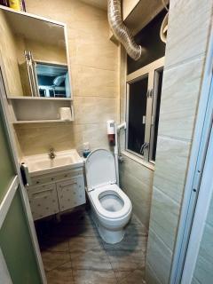 Studio Unit - 3 mins to MTR & 3rd Floor Walk Up - 5