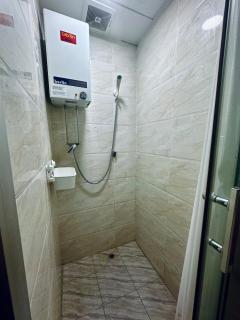 Studio Unit - 3 mins to MTR & 3rd Floor Walk Up - 2