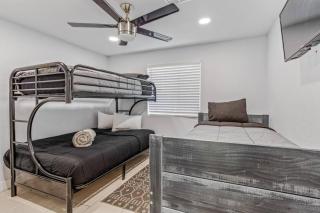 Affordable Modern Home Near Airport! Private AZ - 2