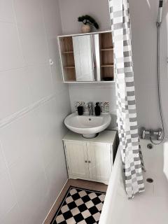 Located in London, next to Forest Hill train station , Studio Apartment nice relaxing chill spot - 4