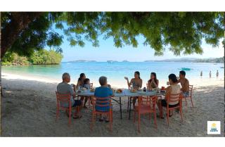 Point Calixto beach front hut, Boracay - 3