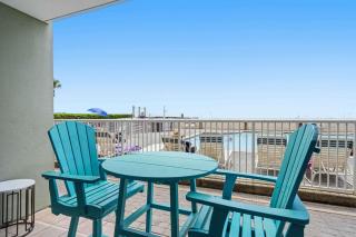 Ground floor oceanfront condo with pool fast WiFi & seasonal beach service - 4