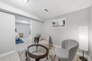 Cozy Woodlawn Garden Apt - 0