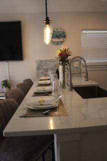 Golden Aura Beach & Pool Condo - 6