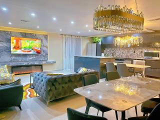 Stylish SFH Home - 5 min to Universal Studios - 0