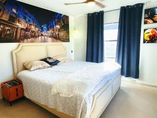 Stylish SFH Home - 5 min to Universal Studios - 9